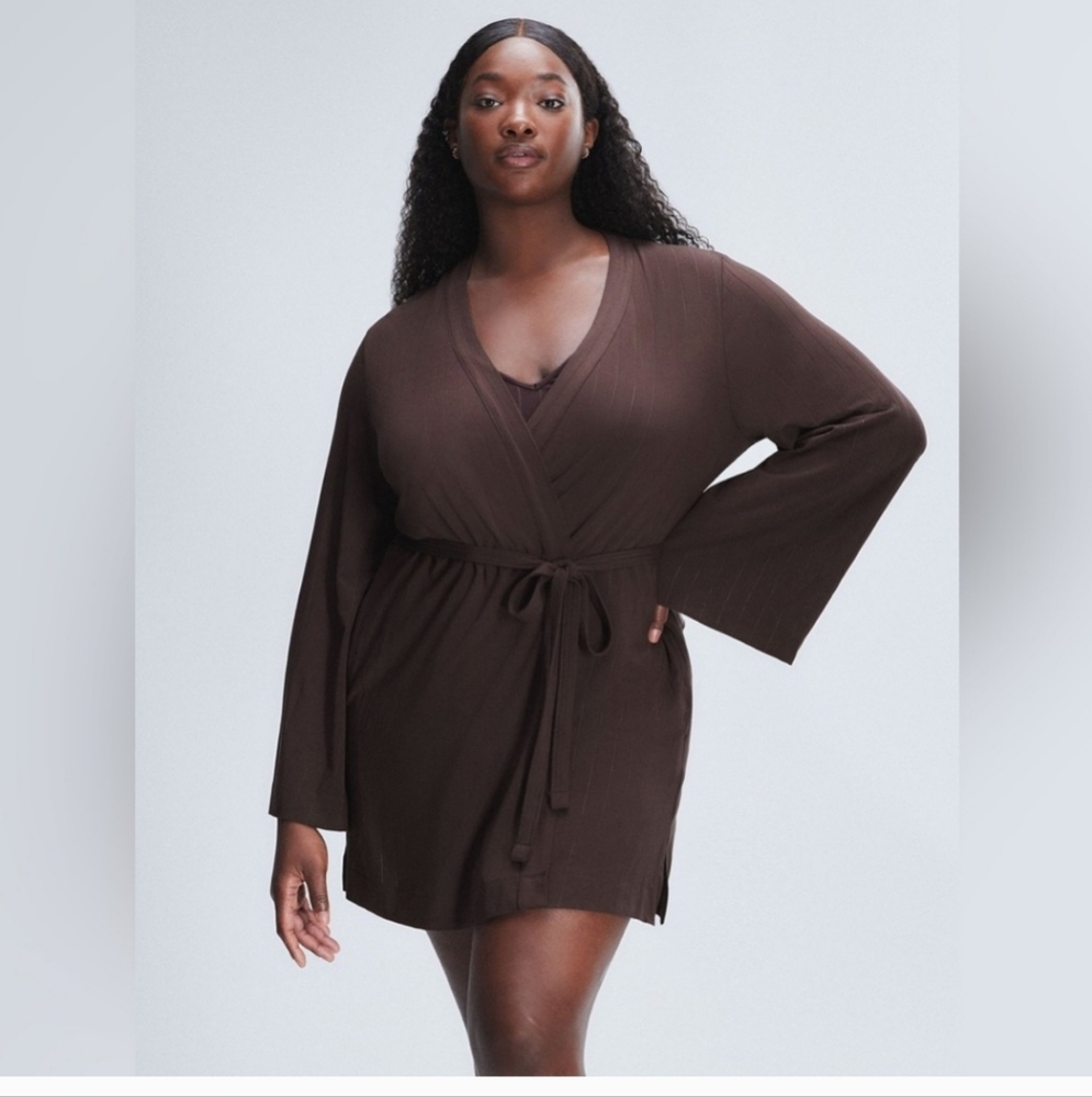 Sleek Stitch Sleep Short Robe